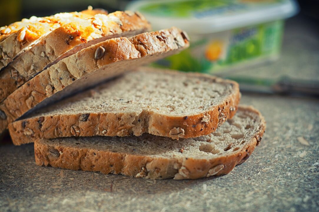 A dieta para o grupo sanguíneo 4 permítelle incluír pan integral na súa dieta. 